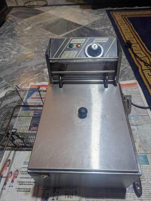 6L electric fryer for sale | 100% ok in working | With large spoon 0