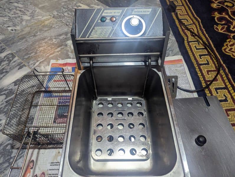 6L electric fryer for sale | 100% ok in working | With large spoon 1