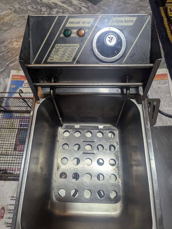 6L electric fryer for sale | 100% ok in working | With large spoon 2