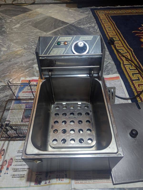 6L electric fryer for sale | 100% ok in working | With large spoon 3