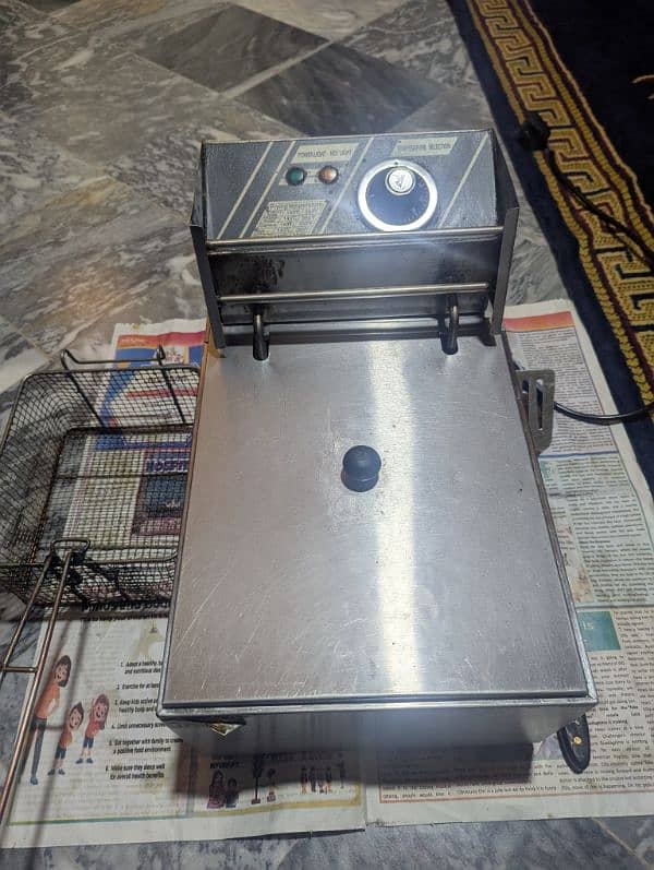 6L electric fryer for sale | 100% ok in working | With large spoon 5