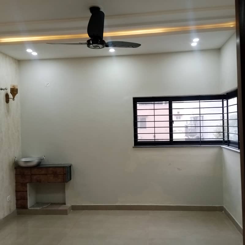 10 Marla brand new upper portion for rent available in DHA rahbar 11 sector 1 bijali Pani available 2