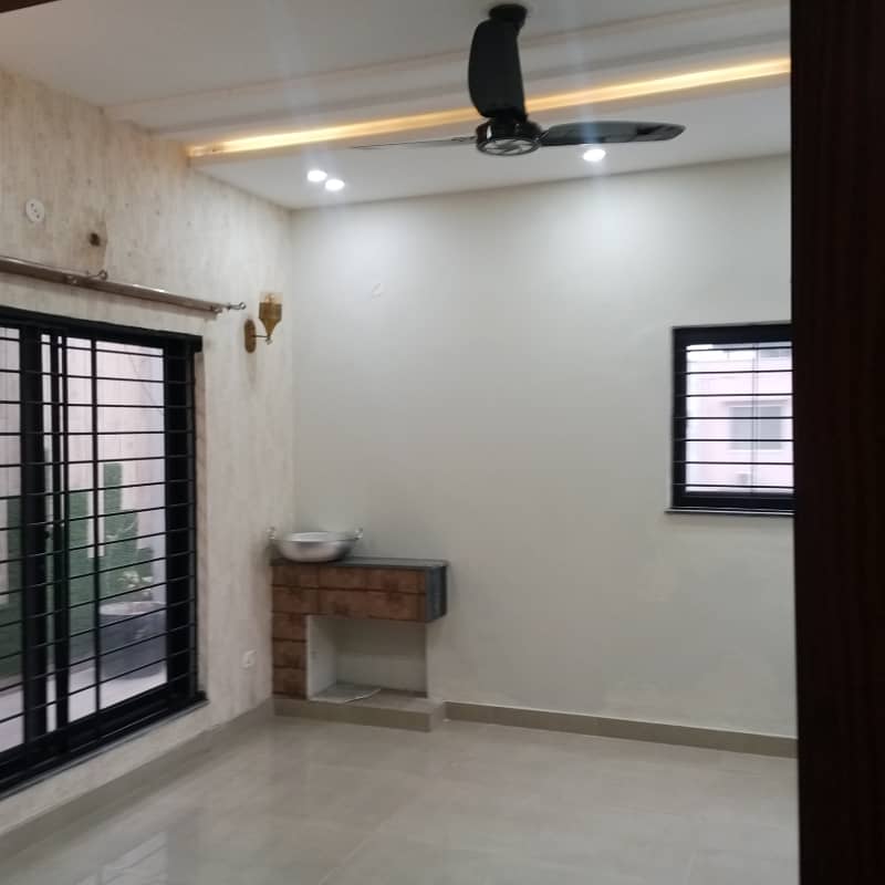 10 Marla brand new upper portion for rent available in DHA rahbar 11 sector 1 bijali Pani available 3