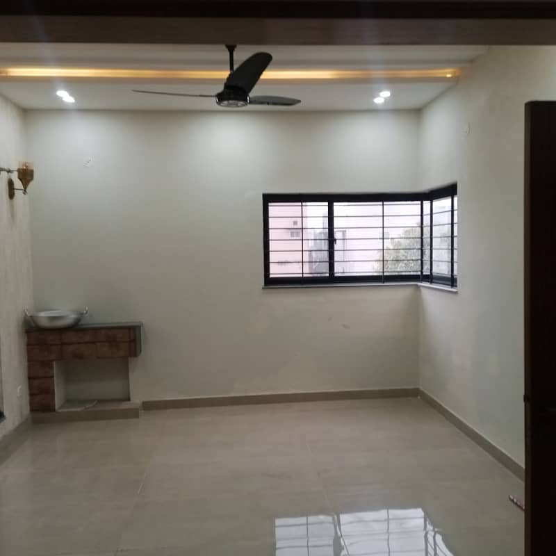 10 Marla brand new upper portion for rent available in DHA rahbar 11 sector 1 bijali Pani available 4