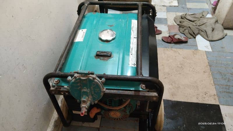 6.5 selling generator with fresh new condition koi fault nii ha bilkul 2