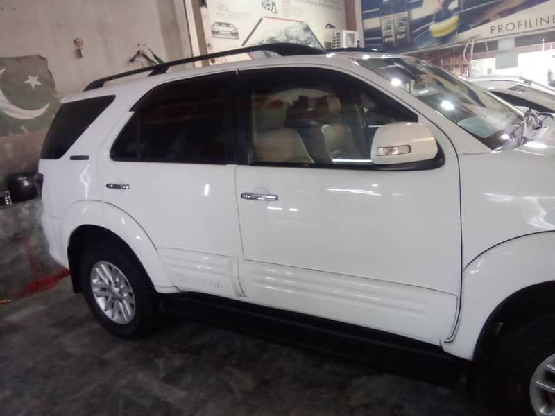 Toyota Fortuner 2.7 V 2016 Model 1