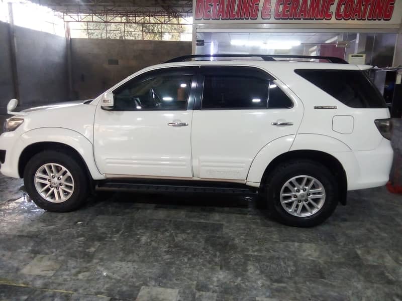 Toyota Fortuner 2.7 V 2016 Model 2