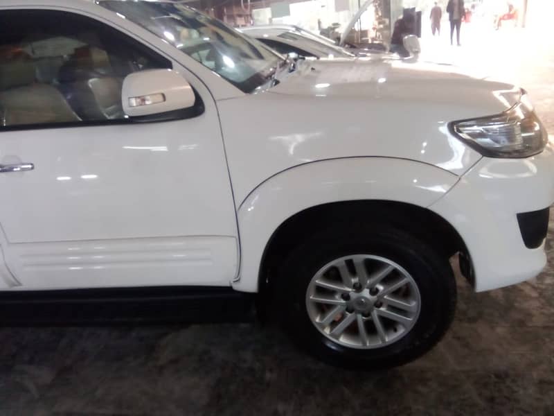 Toyota Fortuner 2.7 V 2016 Model 3