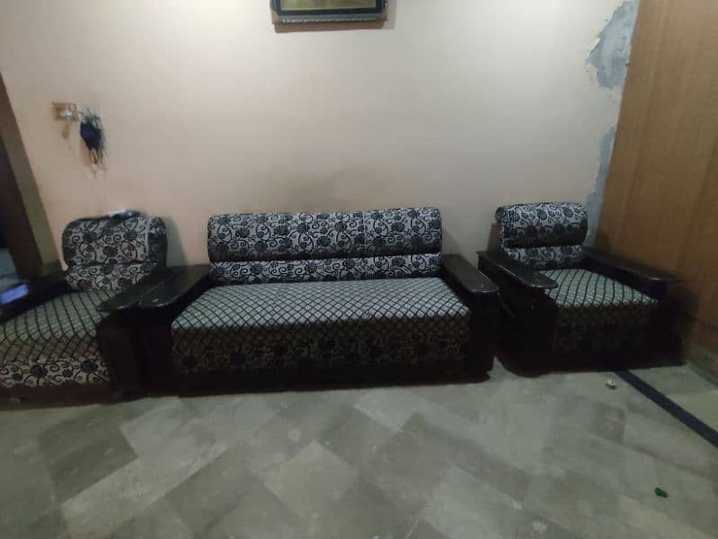 5 seater Sofa 0