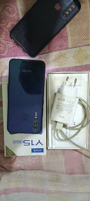 vivo y15 4GB 64GB with box charge 1