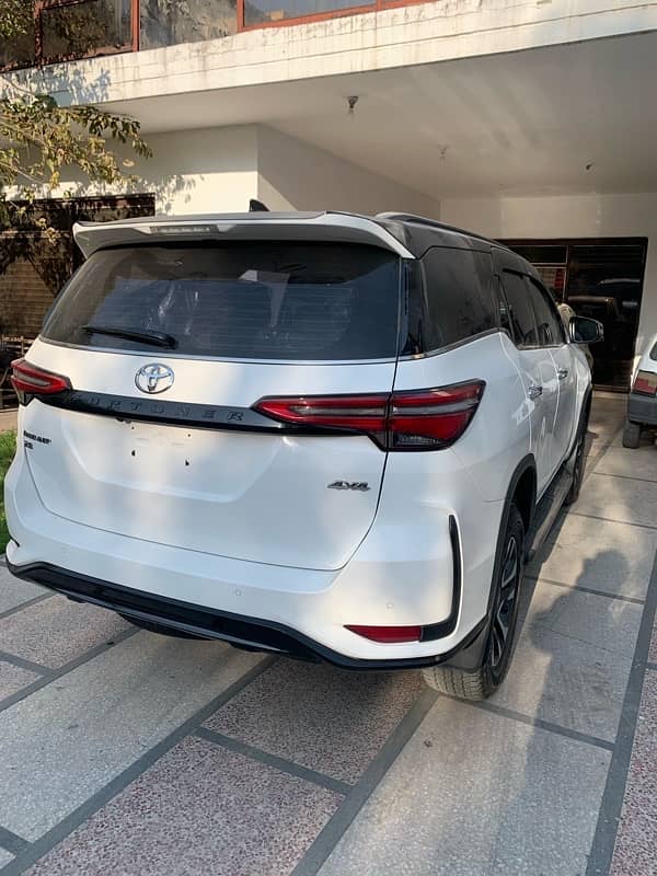 Toyota Fortuner Legender 2023 1