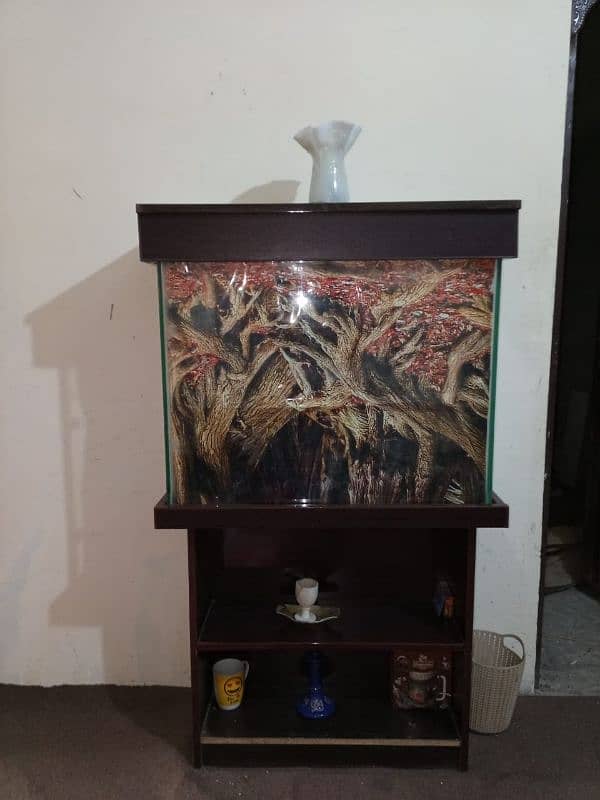 Fishtank / Aquarium Large almost brand New  Just 2 months used 1