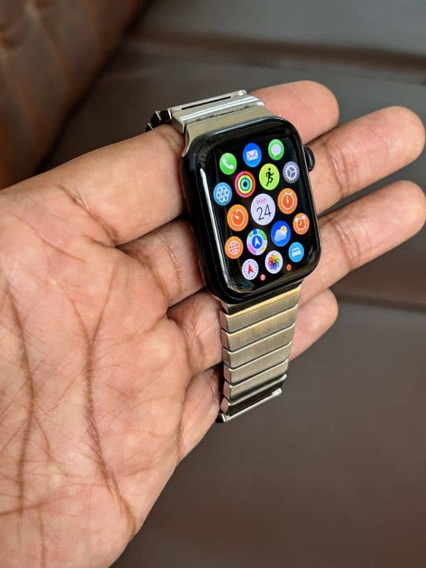 Apple Watch SE 44mm 2nd Generation 2