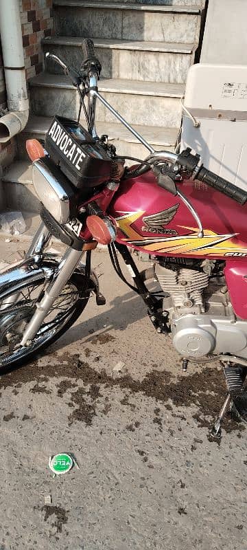 Honda 125 bike 0