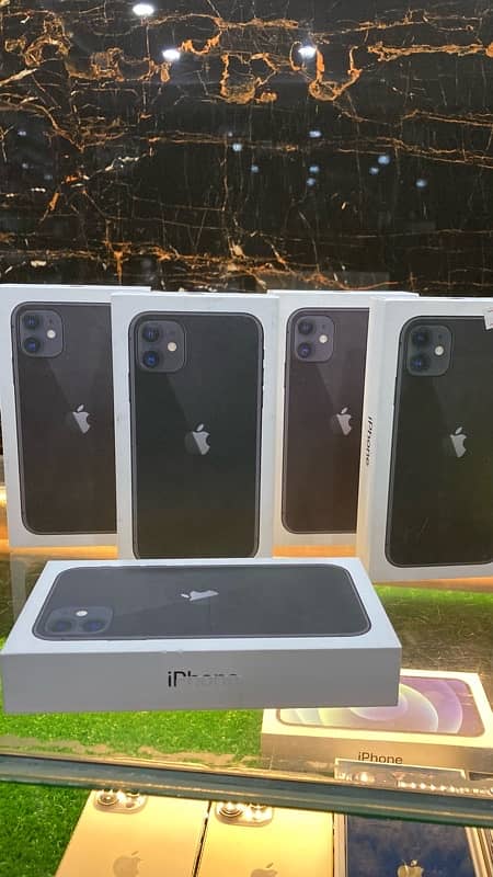 iPhone 11 Black colour 64 gb 2