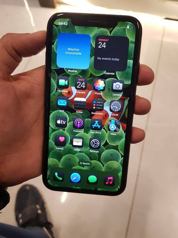 Iphone XR . 10/10 condition 1