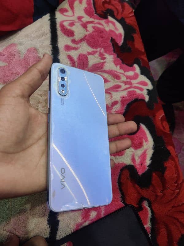 Vivo s1 pennal change Back ruf ha koi sub kuch ok ha or sirf mobile ha 0