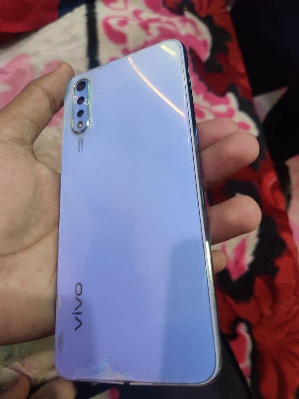 Vivo s1 pennal change Back ruf ha koi sub kuch ok ha or sirf mobile ha 1