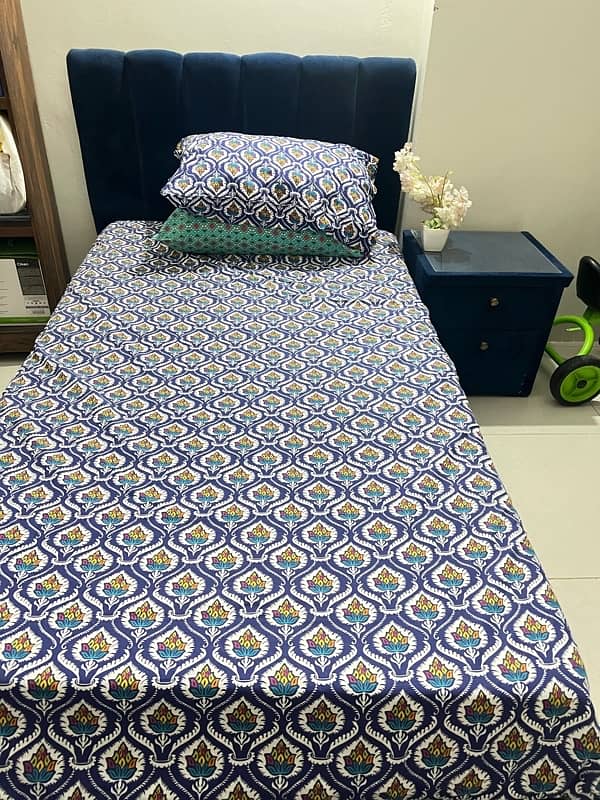 Single bed with side table and mattress 1