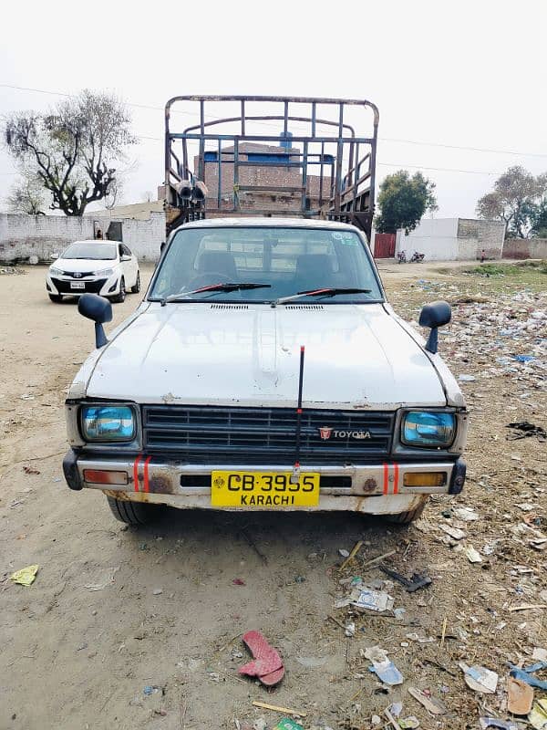 Toyota Hilux 1983 5