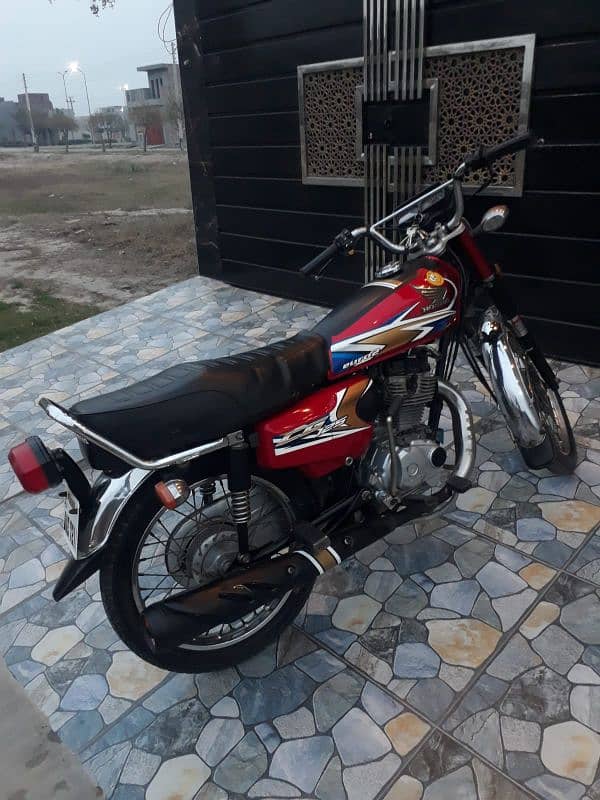 10/10 Condition Honda 125 6