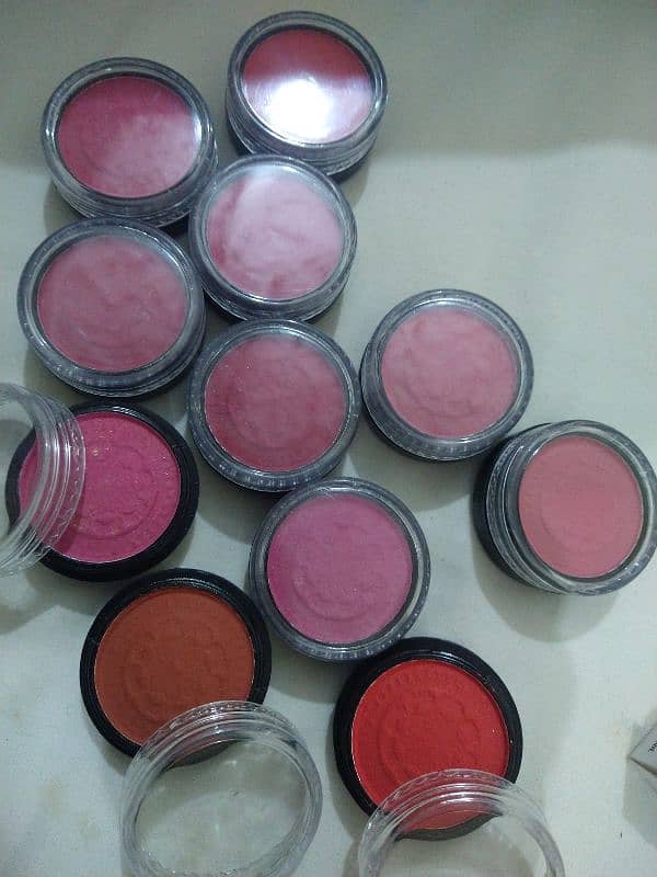 cosmetic item hollsale price 4