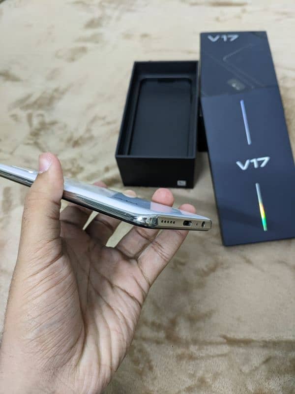 Vivo v17 4