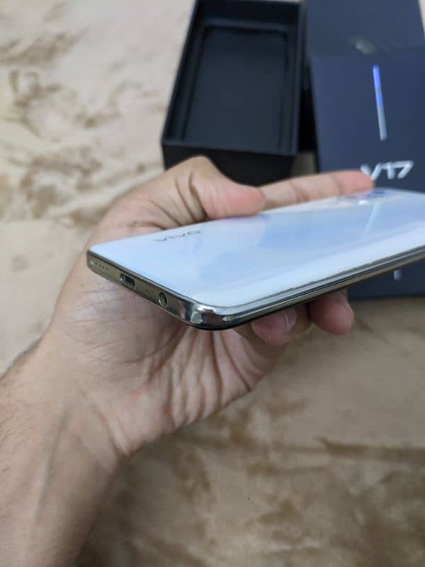 Vivo v17 5