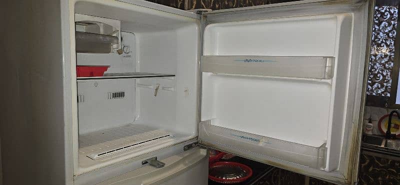 Samsung defrost fridge in good working comdition 1