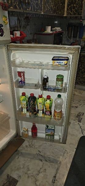 Samsung defrost fridge in good working comdition 2