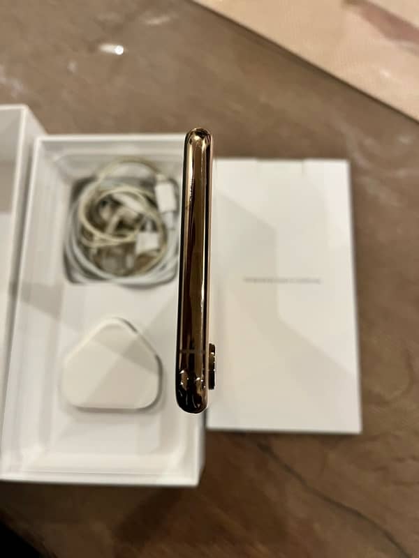 iphone XS Mas Gold 7