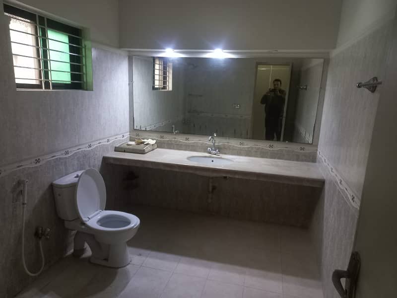 Kanal Upper Portion For Rent in Johar Town Block B 12