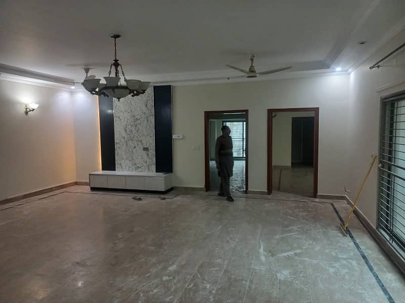 Kanal Upper Portion For Rent in Johar Town Block B 21