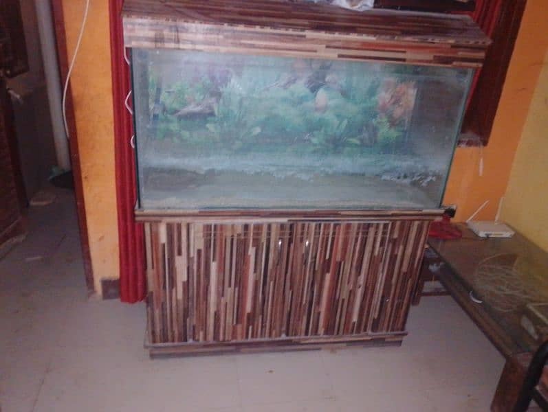 Selling my 4 fit Aquarium with drawer 1