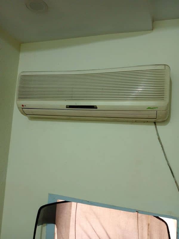 LG split AC with original remote 1