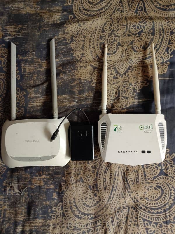 2 ROUTER AND POWER BENK FREE 0