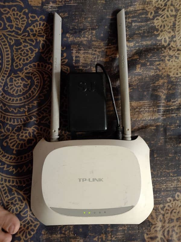 2 ROUTER AND POWER BENK FREE 1