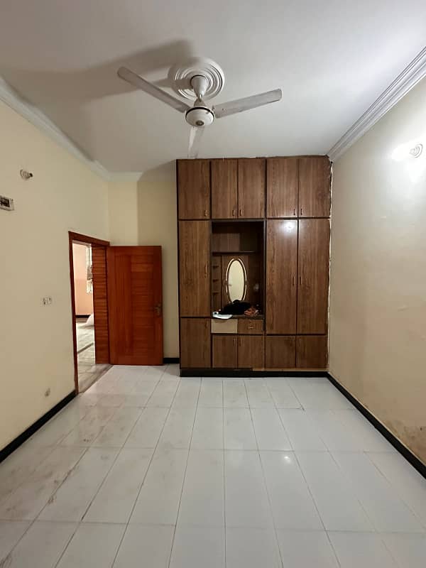 Full house for rent location ayub colony 4bed 5bath 2 kitchen 2tv lounge 2 darwring room car porche bijli gas available 0