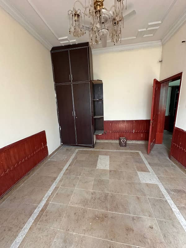 Full house for rent location ayub colony 4bed 5bath 2 kitchen 2tv lounge 2 darwring room car porche bijli gas available 9