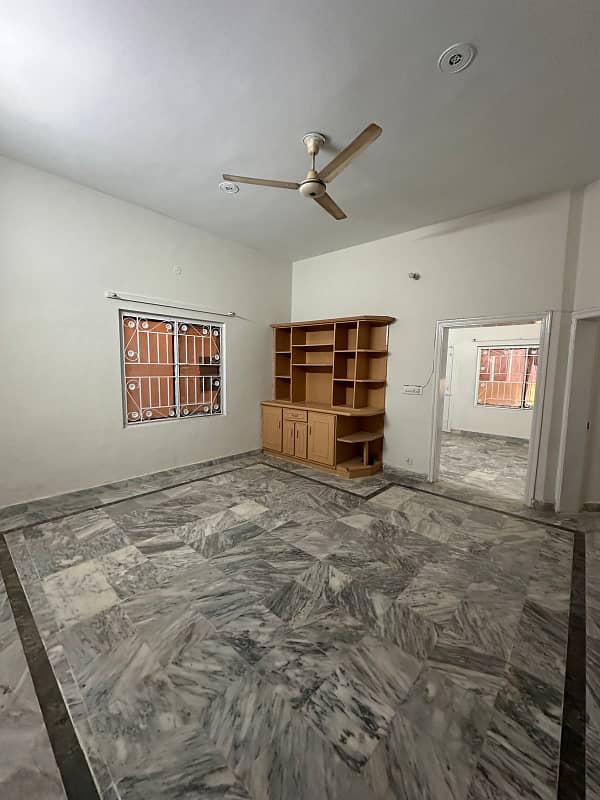 Full house for rent location ayub colony 4bed 5bath 2 kitchen 2tv lounge 2 darwring room car porche bijli gas available 14