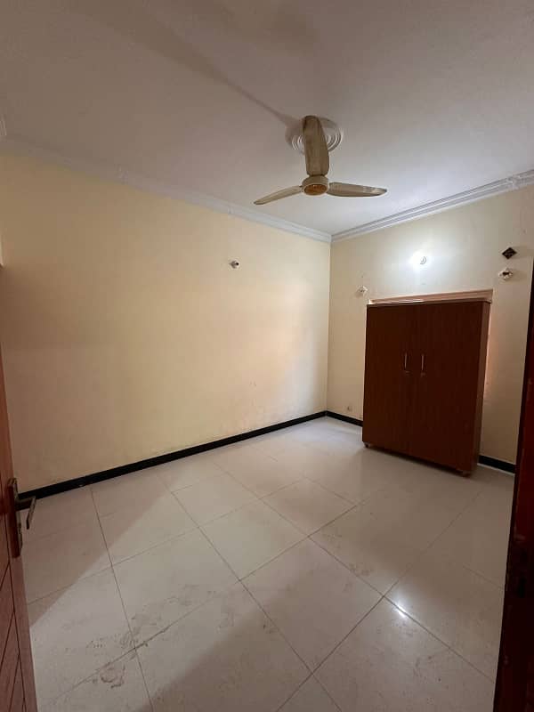 Full house for rent location ayub colony 4bed 5bath 2 kitchen 2tv lounge 2 darwring room car porche bijli gas available 15