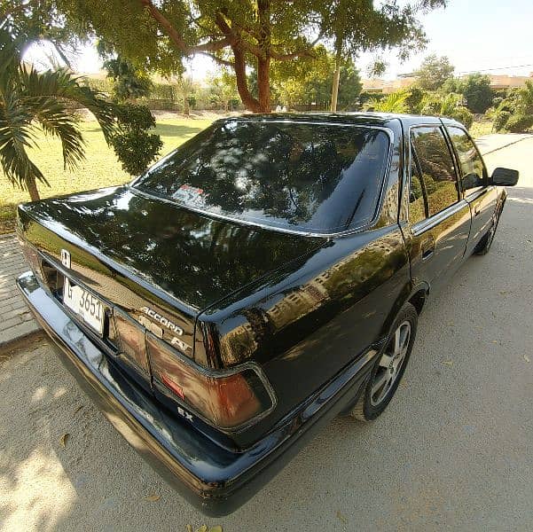 Dr (R) Army Officer used Special Edition Honda Accord EX 1987 England. 3