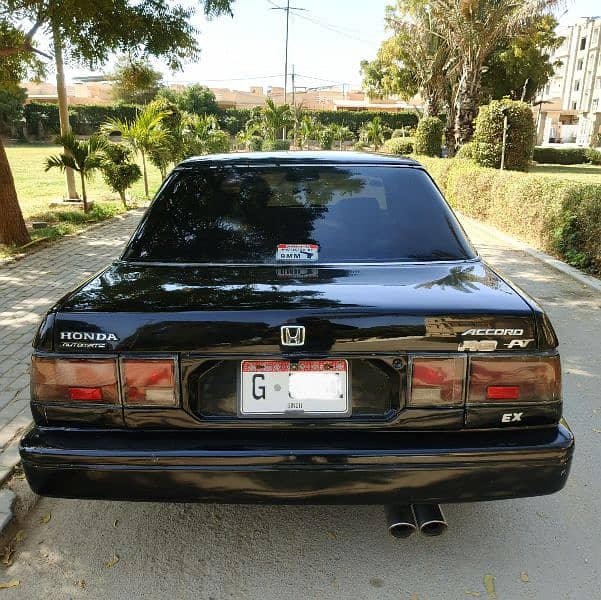 Dr (R) Army Officer used Special Edition Honda Accord EX 1987 England. 4