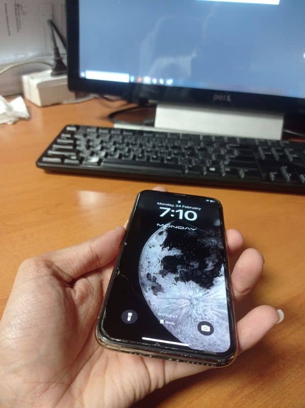 iphone 11 Pro 64 GB NON PTA 5