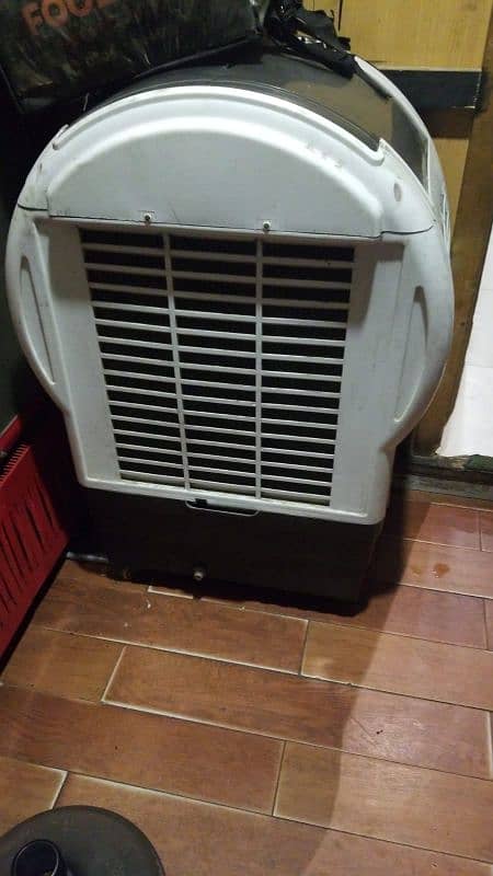 restaurant dine in table,ac,ac,fan, fridge,chair 7