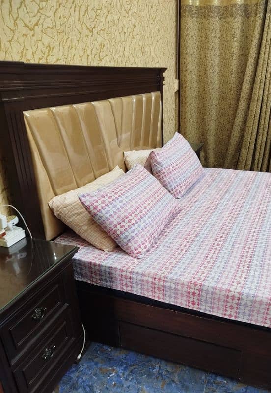 Shesham Wooden Bed And Dressing 1