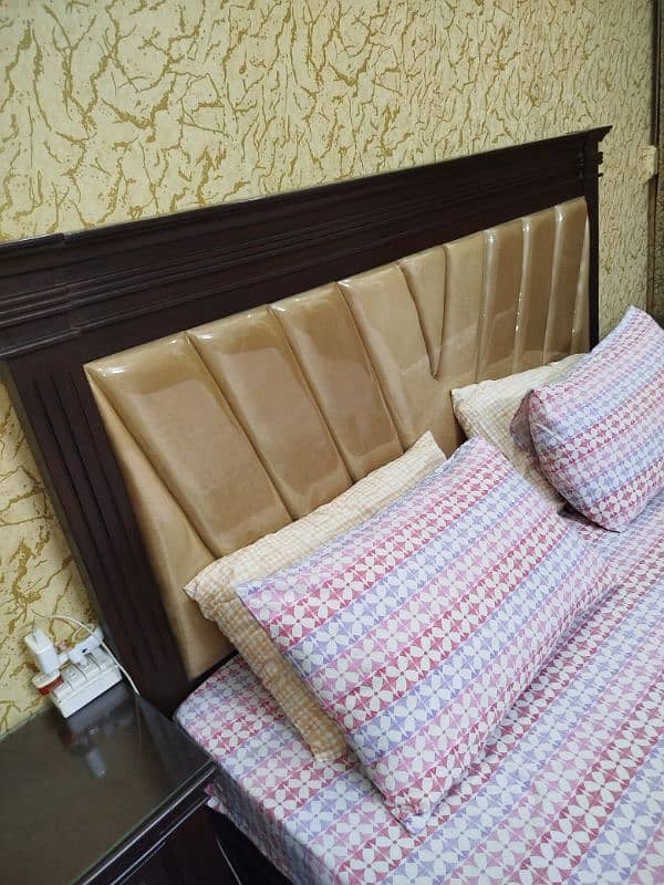 Shesham Wooden Bed And Dressing 2