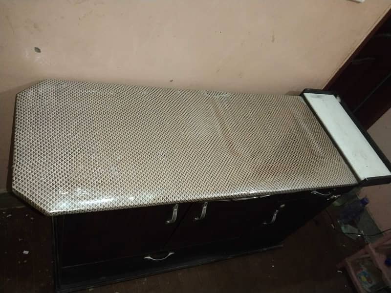 pressing table in new condition 0