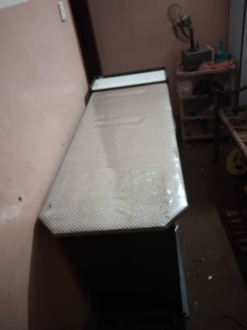 pressing table in new condition 2