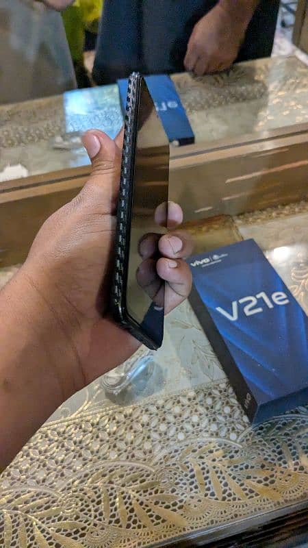 VIVO V21e WITH BOX & CHARGER 1